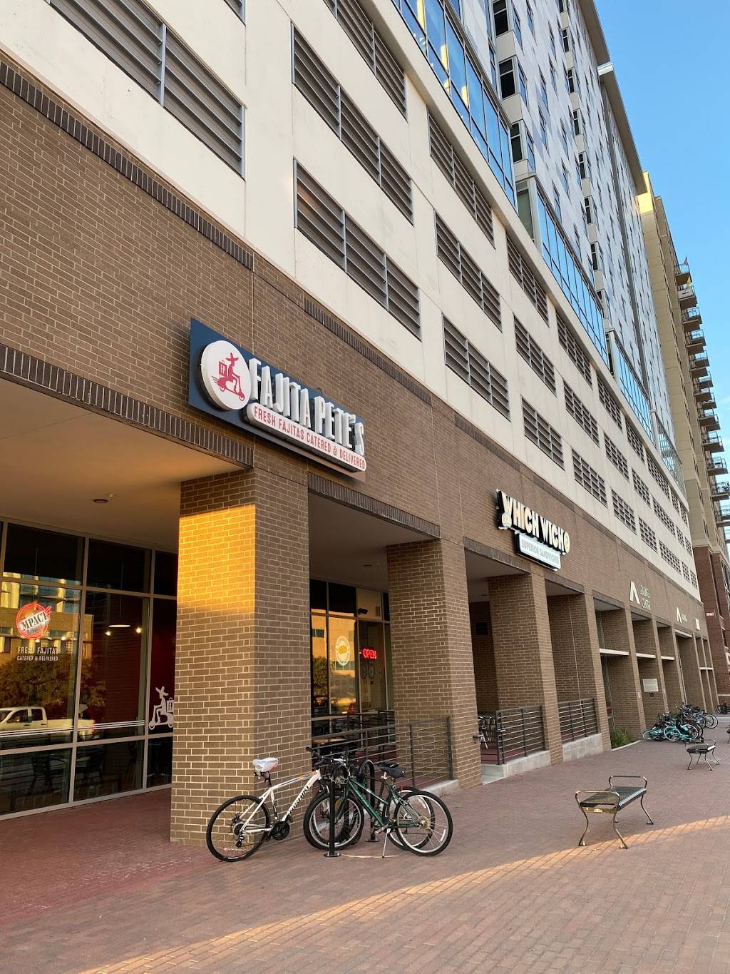 Fajita Petes | restaurant | 711 University Dr Suite 100, College Station, TX 77840, USA | 9797046624 OR +1 979-704-6624