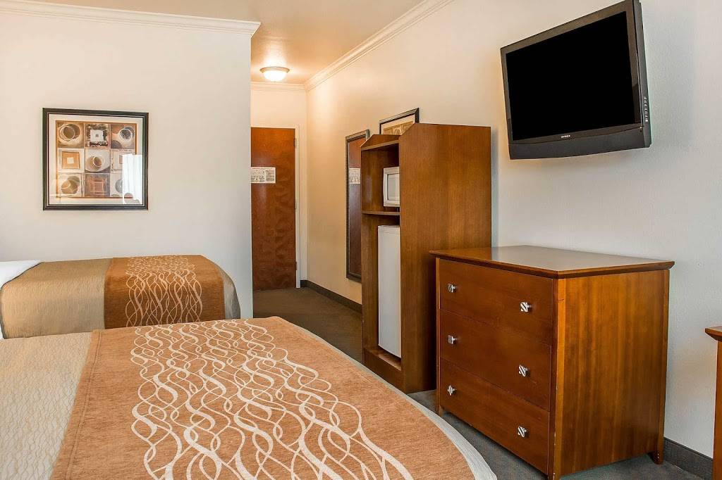 Comfort Inn Huntsville near University | restaurant | 4725 University Dr, Huntsville, AL 35816, USA | 2565622525 OR +1 256-562-2525