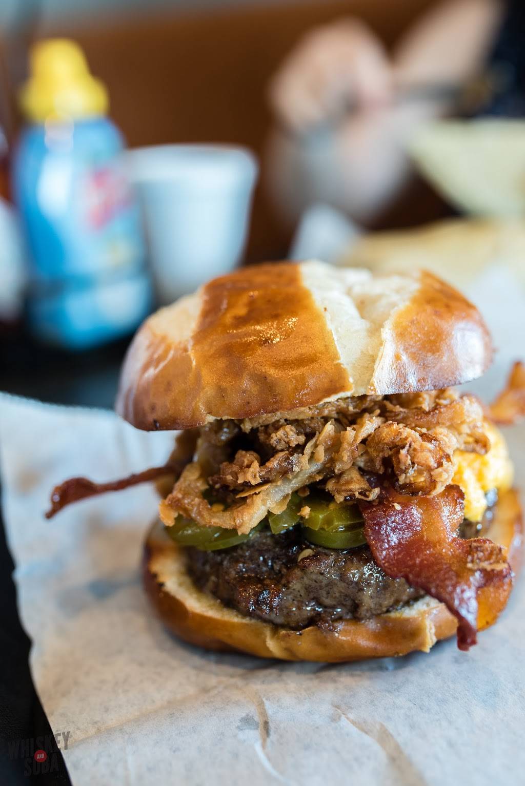 Dave & Tonys Premium Burger Joint | restaurant | 12766 Olive Blvd, Creve Coeur, MO 63141, USA | 3144395100 OR +1 314-439-5100