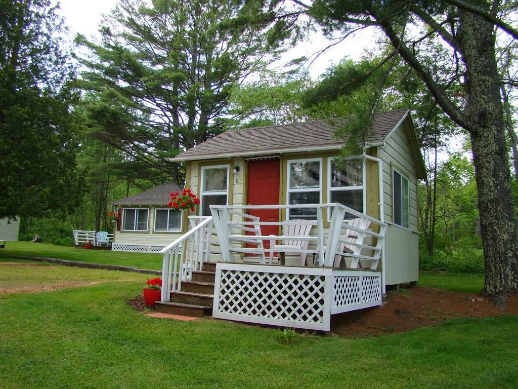 Bay Leaf Cottages & Bistro | restaurant | 2372 Atlantic Hwy, Lincolnville, ME 04849, USA | 2075050458 OR +1 207-505-0458