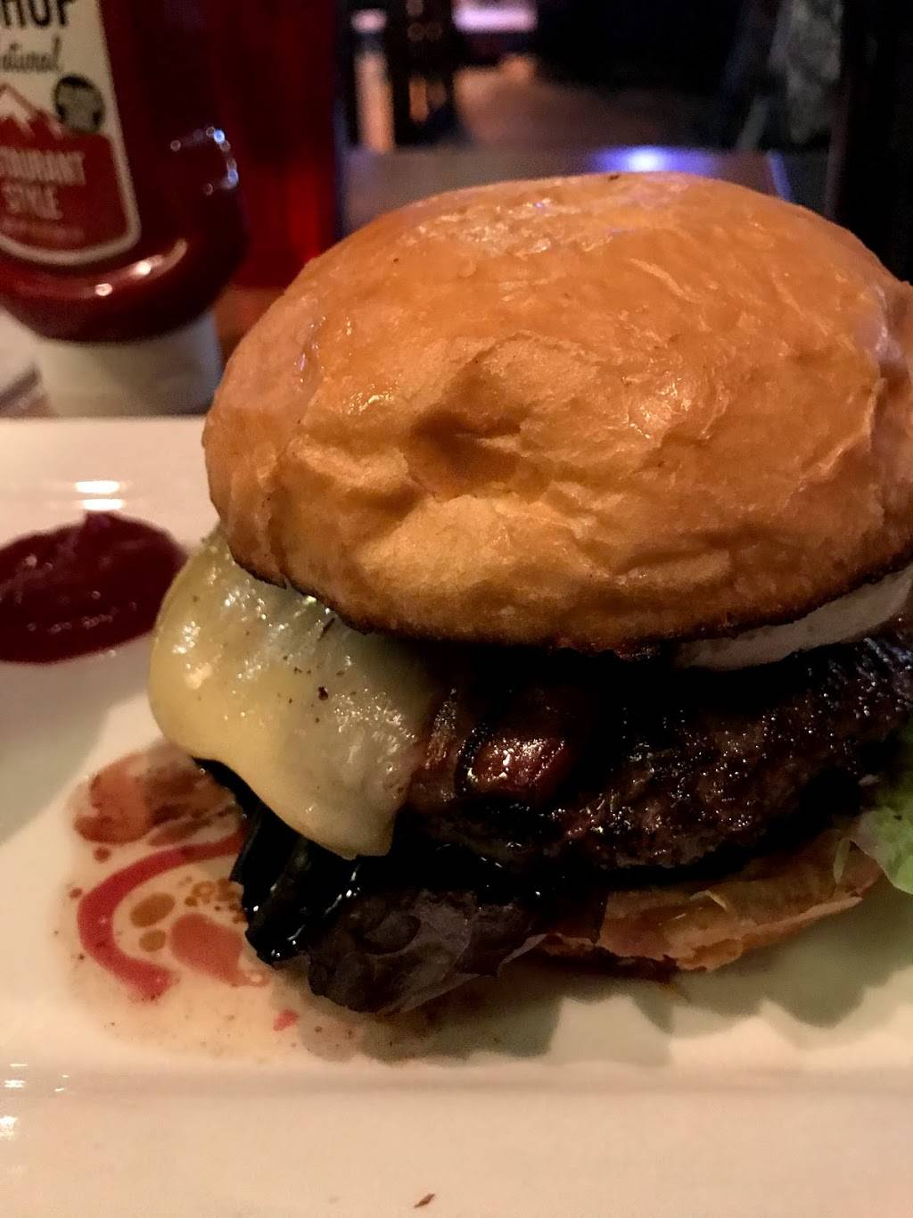 Winstons Pub & Grill | restaurant | 8101 E Belleview Ave, Denver, CO 80237, USA | 3035772790 OR +1 303-577-2790