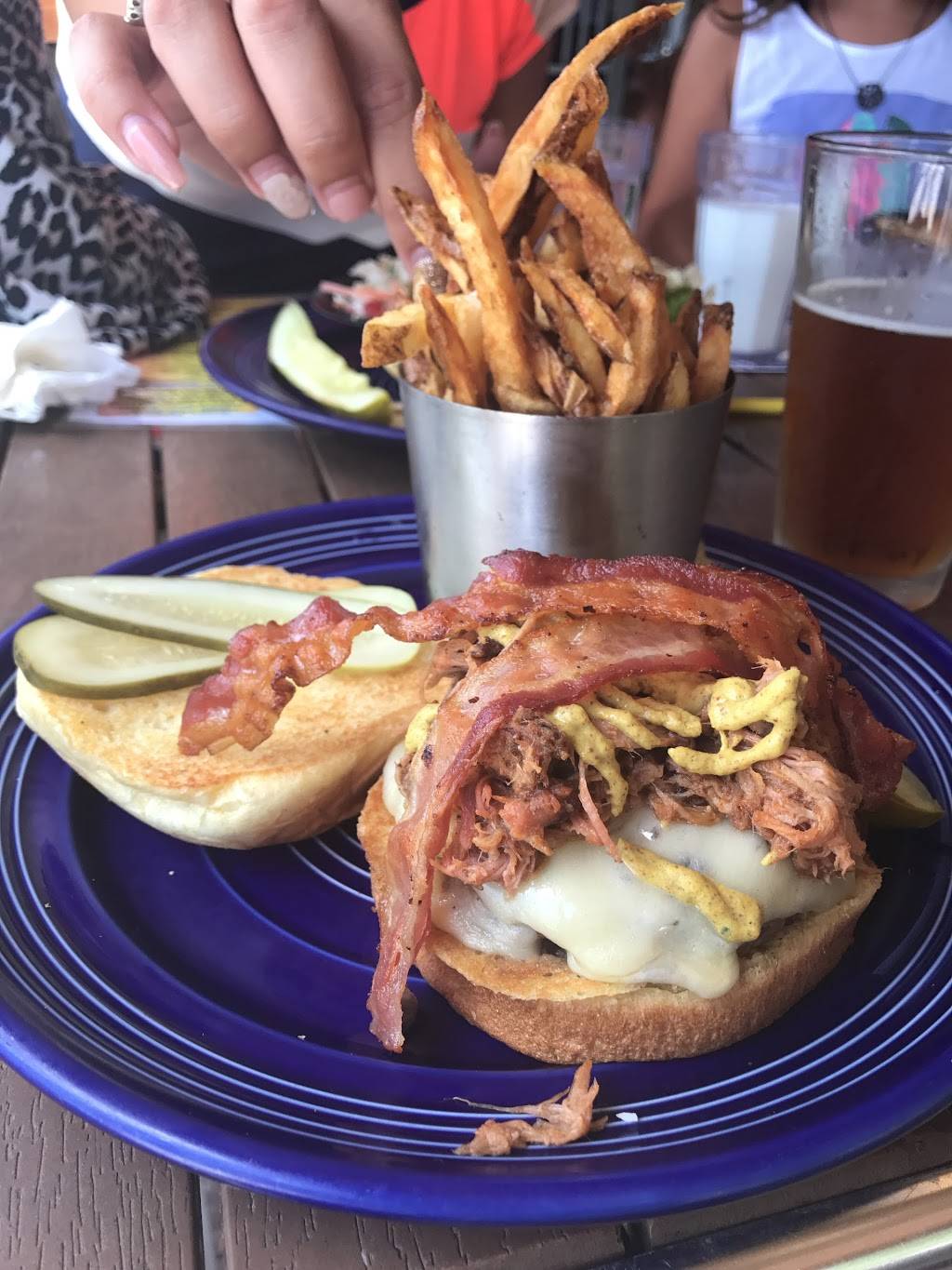 Woodys Local Neighborhood Rum & Grille | restaurant | 2408 Surfside Blvd, Cape Coral, FL 33991, USA | 2392572870 OR +1 239-257-2870