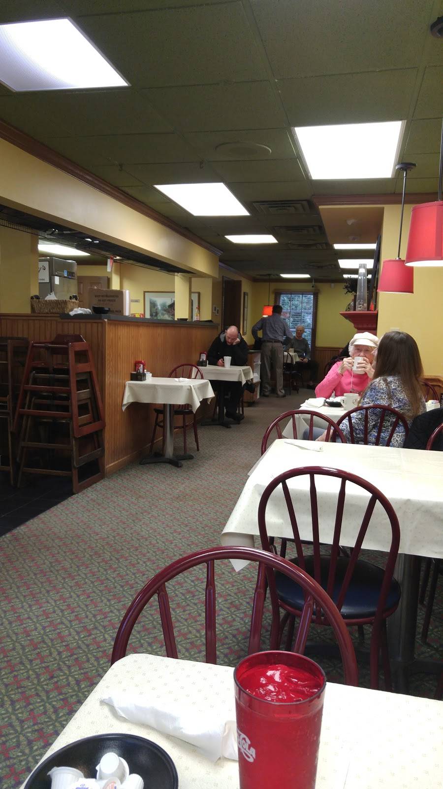 Famous Anthonys Crystal Springs | restaurant | 2416, 2221 Crystal Spring Ave SW, Roanoke, VA 24014, USA | 5409810200 OR +1 540-981-0200