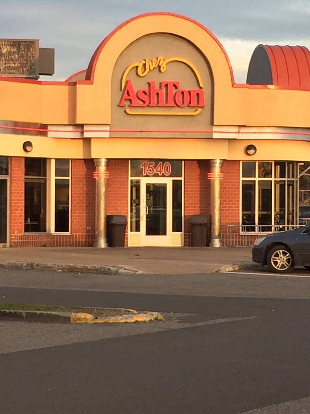 Chez Ashton | restaurant | 1540 Route des Rivières, Saint-Nicolas, QC G7A 2N9, Canada | 4186822115 OR +1 418-682-2115