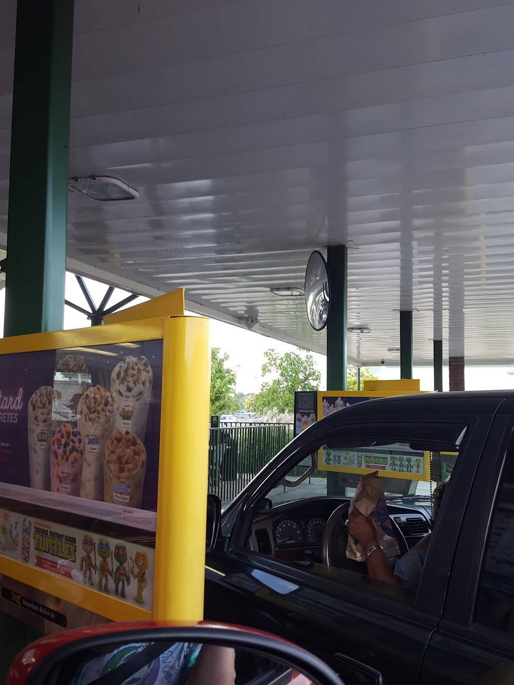 Sonic Drive-In | restaurant | 6101 Airline Rd, Arlington, TN 38002, USA | 9018679463 OR +1 901-867-9463