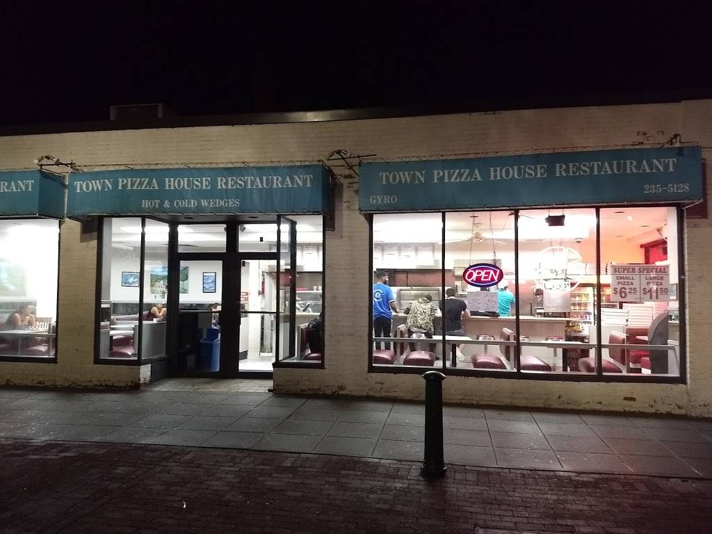 Town Pizza House Restaurant | restaurant | 2 Anderson St, New Rochelle, NY 10801, USA | 9142355128 OR +1 914-235-5128