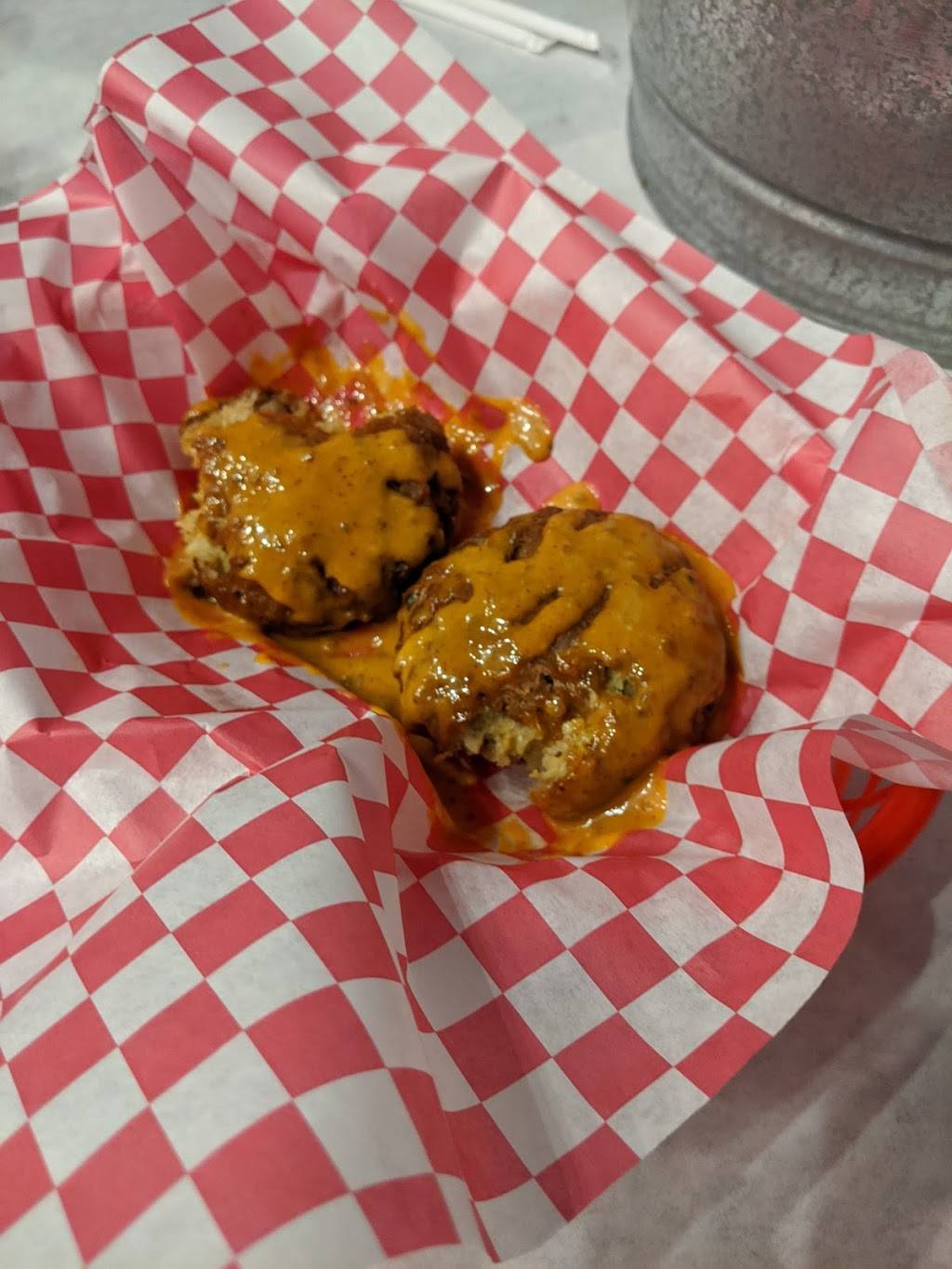 The Seafood Trap | restaurant | 1552 E Grand St, Des Moines, IA 50316, USA | 5152666244 OR +1 515-266-6244