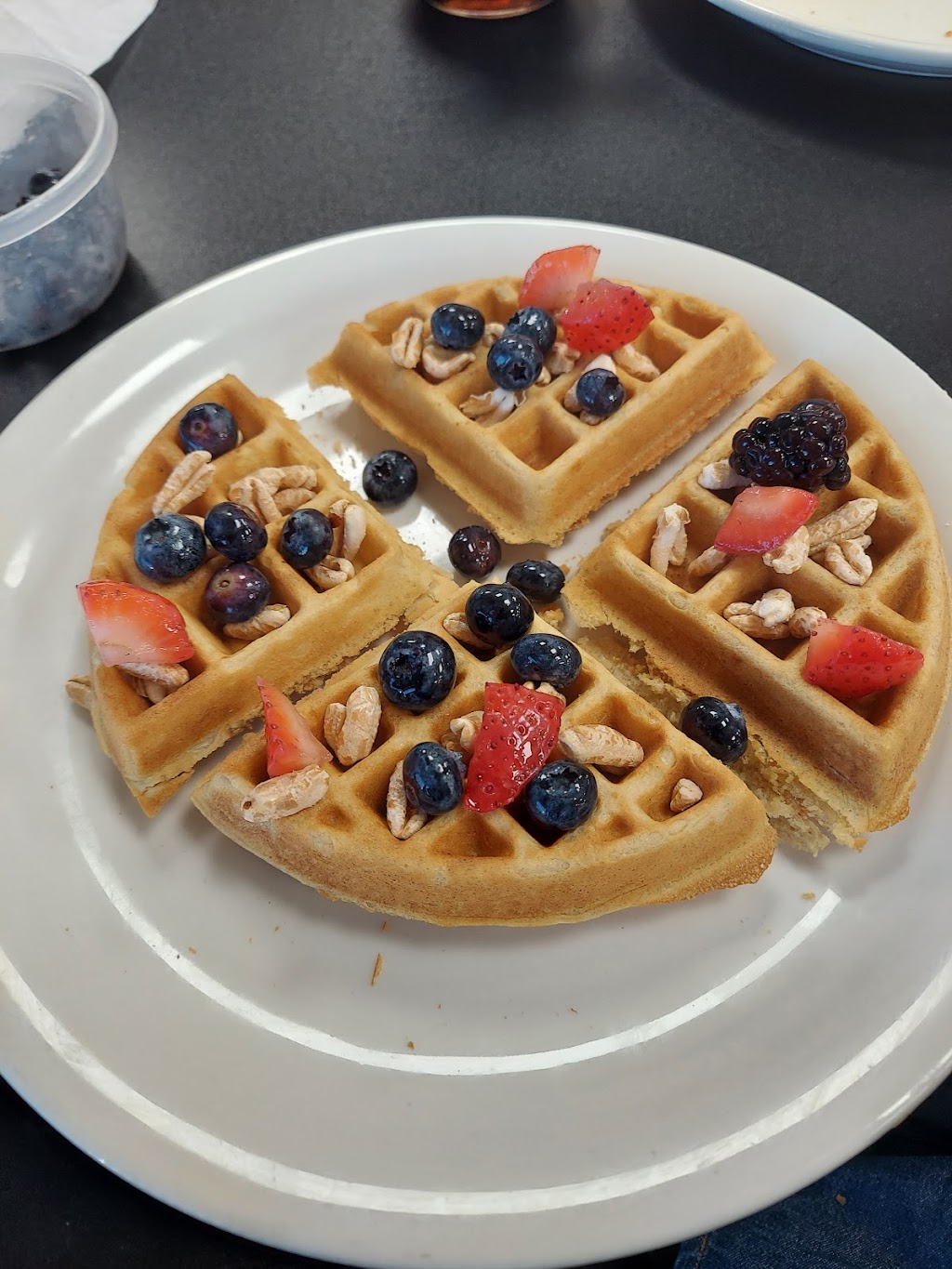 Joes Cafe & Donuts & King Cakes | bakery | 2912 Belle Chasse Hwy, Gretna, LA 70056, USA | 5043027787 OR +1 504-302-7787