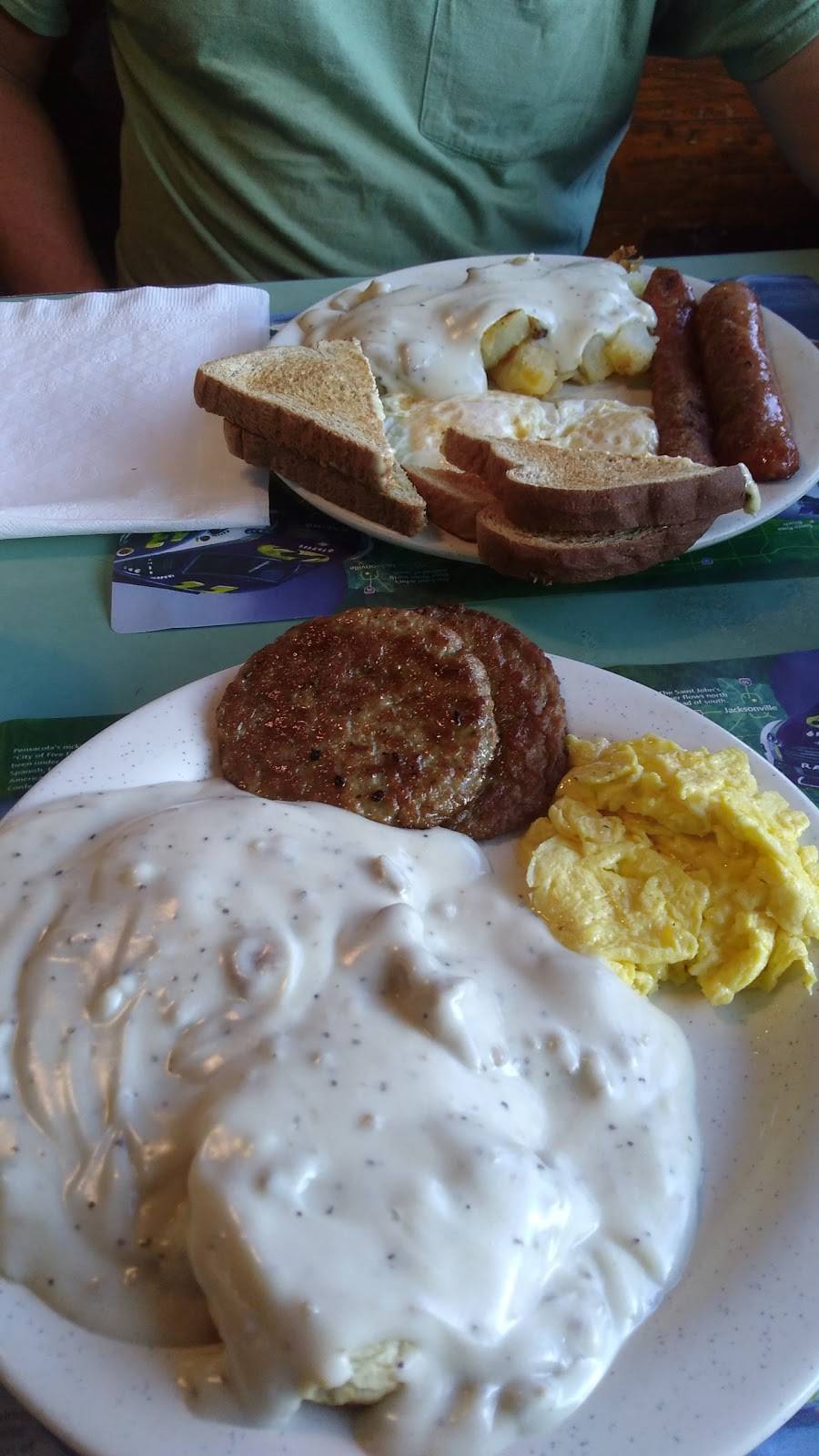 Betts Big T Restaurant | restaurant | 2525 N Young Blvd, Chiefland, FL 32626, USA | 3524904906 OR +1 352-490-4906