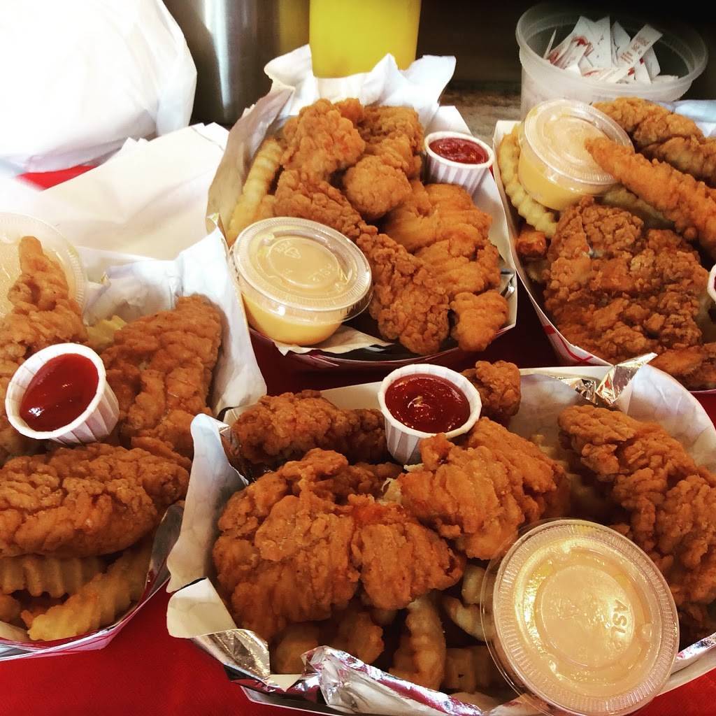 Breezy Dogs Shakes & More | restaurant | 410 Beach 129th St, Rockaway Park, NY 11694, USA | 7186347000 OR +1 718-634-7000