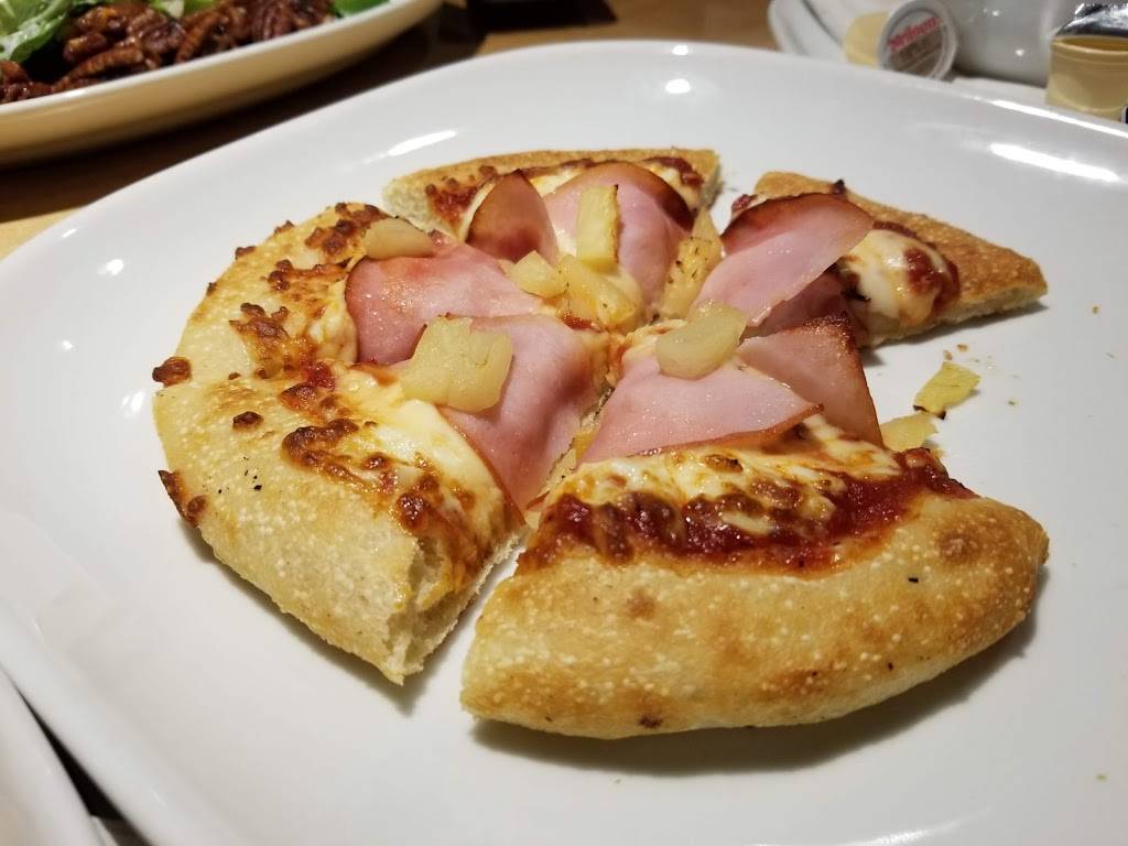 Boston Pizza | restaurant | 1 Industrial Dr, Grimsby, ON L3M 5H8, Canada | 9053091761 OR +1 905-309-1761