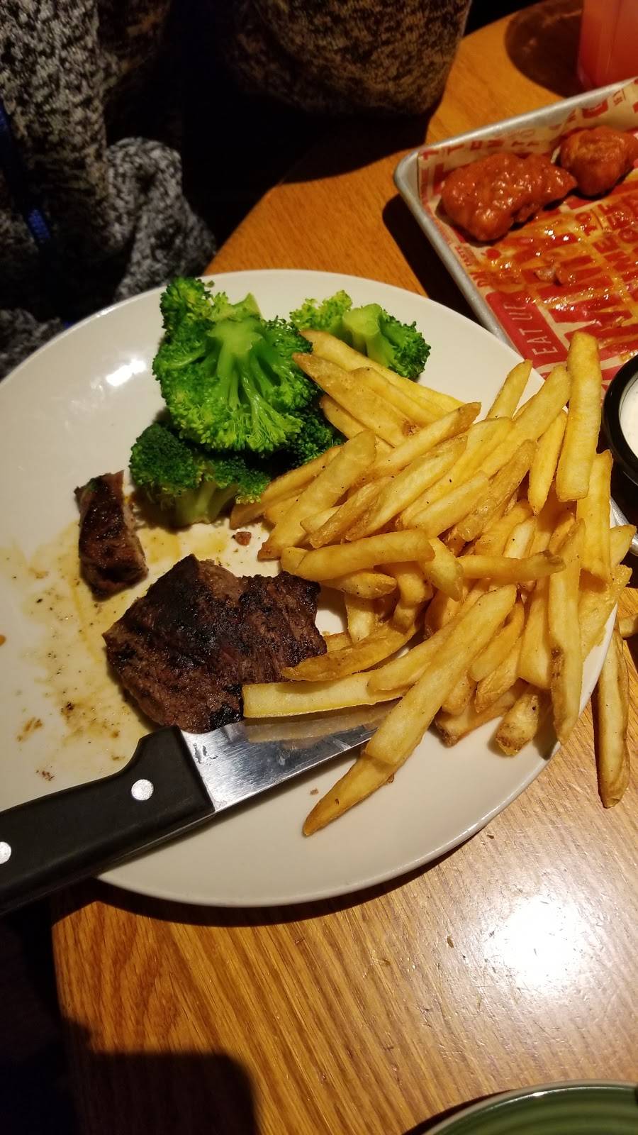 Applebees Grill + Bar | restaurant | 5880 W Peoria Ave, Glendale, AZ 85302, USA | 6238783500 OR +1 623-878-3500