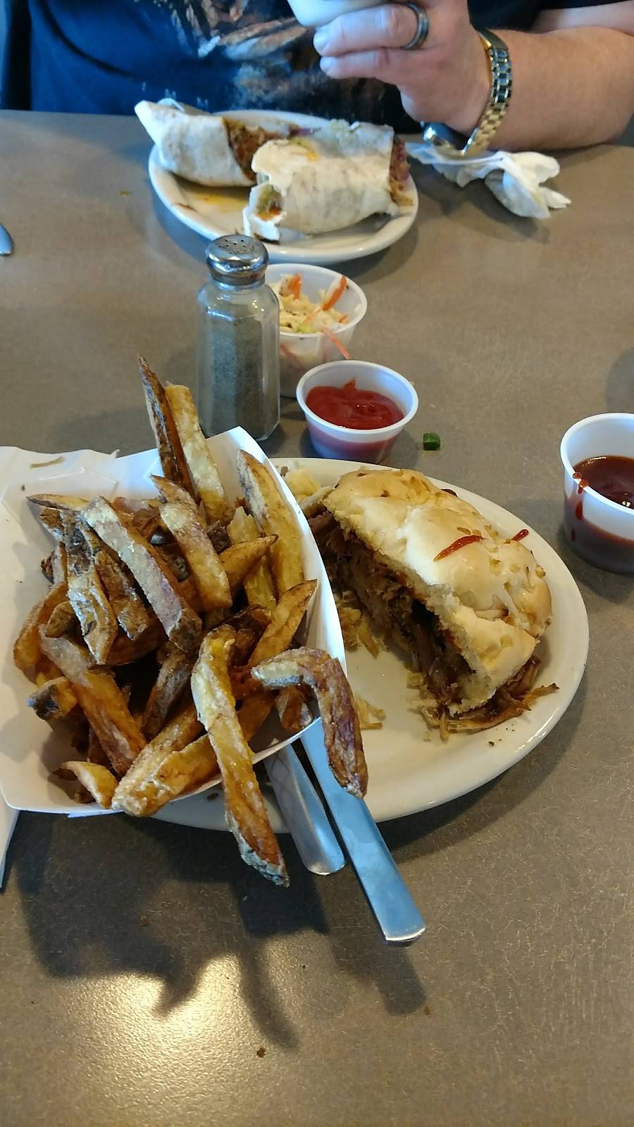 Bone Ends | restaurant | 604 E Colby St, Whitehall, MI 49461, USA | 2318933000 OR +1 231-893-3000