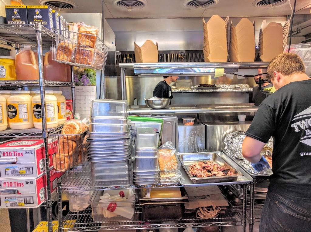 Two Scotts Barbecue | restaurant | 536 Leonard St NW, Grand Rapids, MI 49504, USA | 6166086756 OR +1 616-608-6756