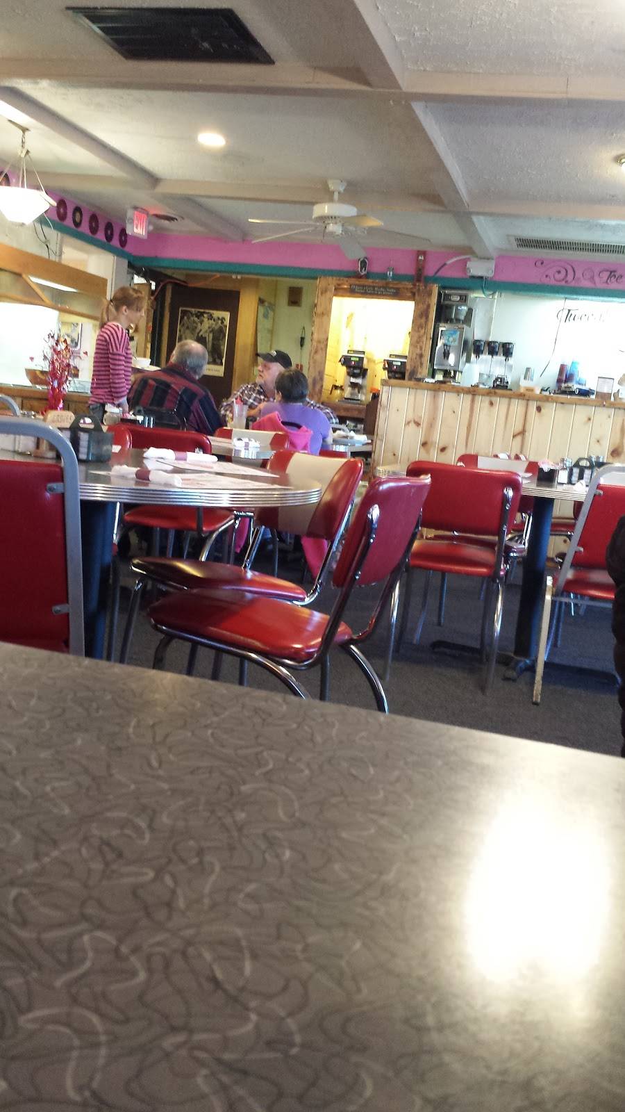 Tweedle Dees | restaurant | 720 IN-25, Rochester, IN 46975, USA | 5742237898 OR +1 574-223-7898