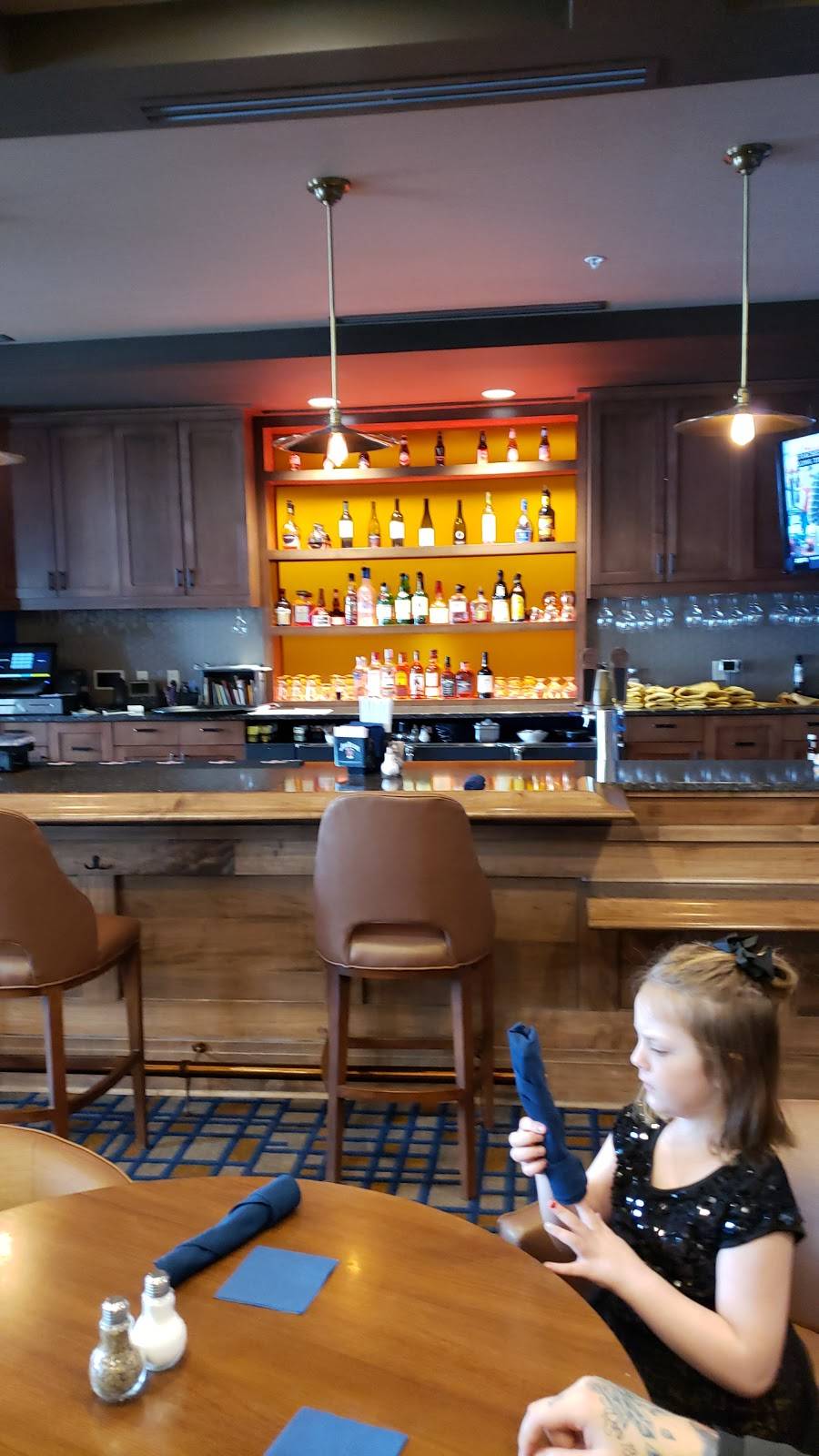 The Metropolitan | restaurant | 1800-1898 NW OBrien Rd, Lees Summit, MO 64081, USA | 8163472355 OR +1 816-347-2355