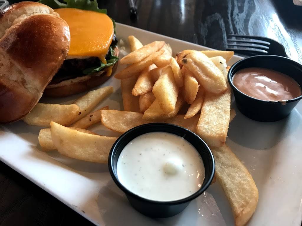 Red Robin Gourmet Burgers and Brews | restaurant | 2235 S Santan Village Pkwy, Gilbert, AZ 85295, USA | 4808994338 OR +1 480-899-4338