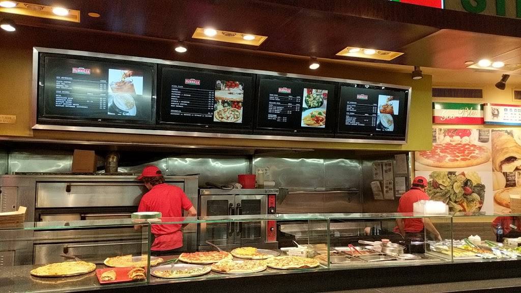 Famous Famiglia Pizzeria | restaurant | 9700 Airport Blvd # 124, San Antonio, TX 78216, USA | 2109308844 OR +1 210-930-8844