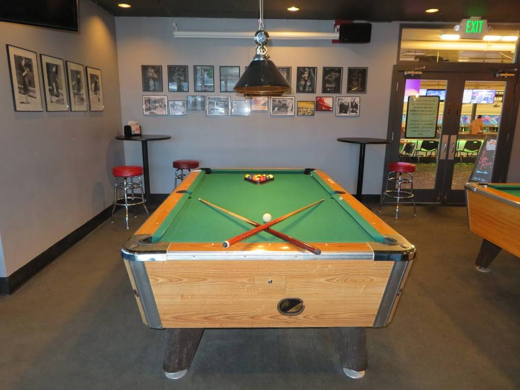 The 7 10 Bar | restaurant | 6210 200th St SW, Lynnwood, WA 98036, USA | 4257783133 OR +1 425-778-3133