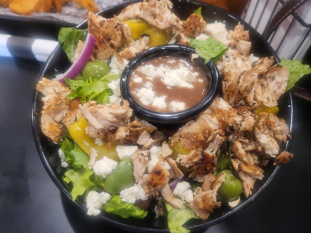 The Tee Box | restaurant | 223 E St Paul St, Spring Valley, IL 61362, USA | 8155549049 OR +1 815-554-9049