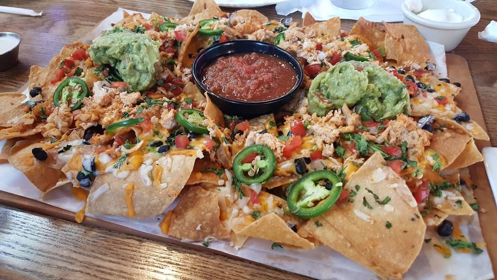 Sports & Social Arlington | restaurant | 1650 E Randol Mill Rd STE 120, Arlington, TX 76011, USA | 8177691746 OR +1 817-769-1746