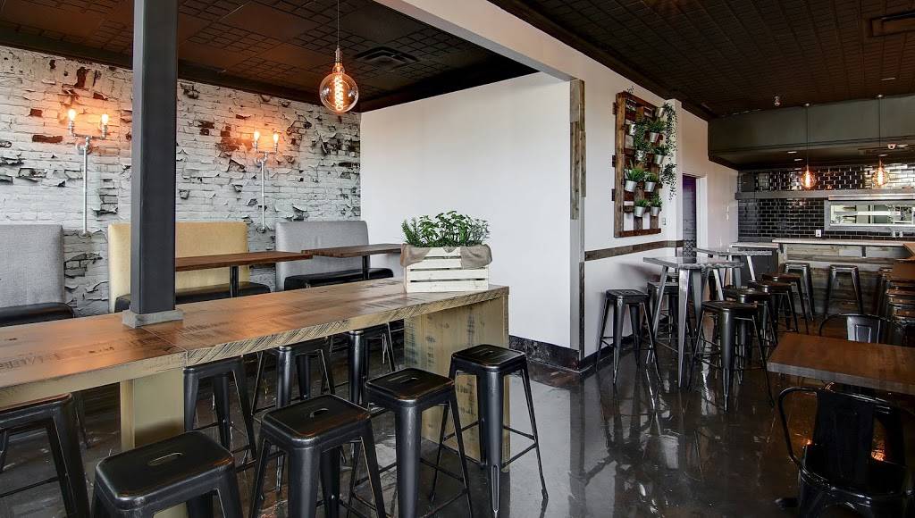 Pub Chienne à Jacques | restaurant | 625 Boulevard Curé-Labelle #2, Blainville, QC J7C 2J1, Canada | 4505087888 OR +1 450-508-7888