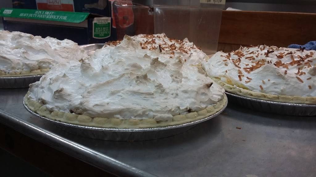 Landmark Restaurant | restaurant | 190 S Lincoln Dr, Troy, MO 63379, USA | 6365286831 OR +1 636-528-6831