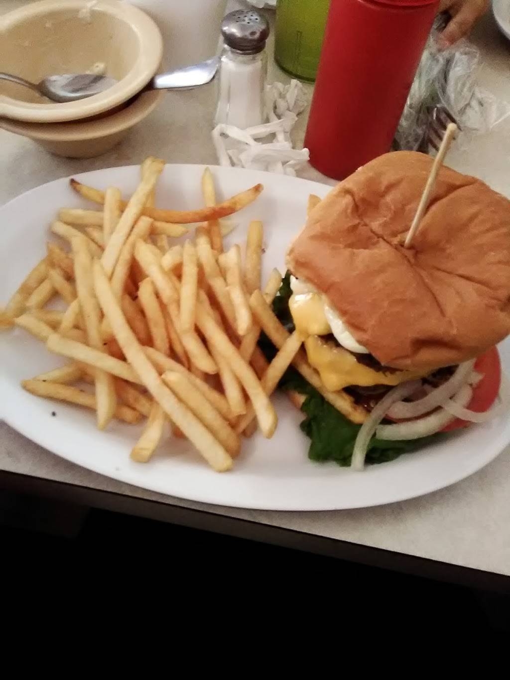 Bridge Street Restaurant | restaurant | 4 Bridge St, Cameron, WV 26033, USA | 3046862111 OR +1 304-686-2111