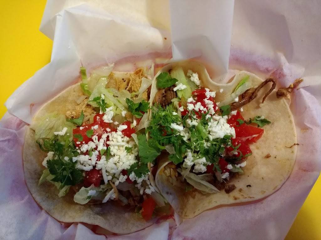 Fuzzys Taco Shop | restaurant | 12241 E Colonial Dr, Orlando, FL 32826, USA | 4075121536 OR +1 407-512-1536