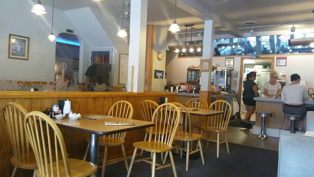 Klemms Candlelight Cafe | restaurant | 1207 E State Blvd, Fort Wayne, IN 46805, USA | 2604716828 OR +1 260-471-6828