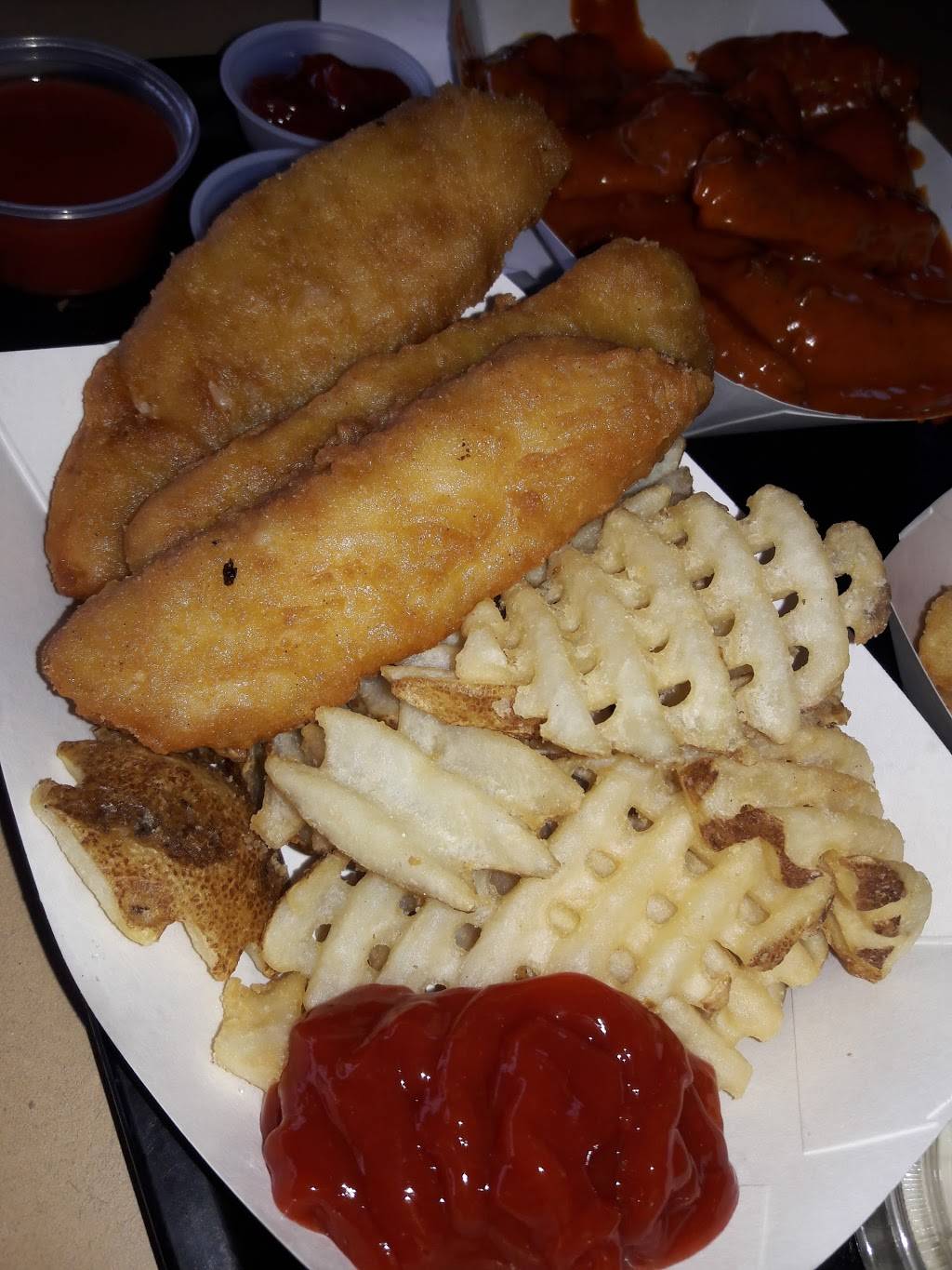 Crossroads Sports Bar & Grill | restaurant | 5790 Cheviot Rd, Cincinnati, OH 45247, USA | 5132459999 OR +1 513-245-9999