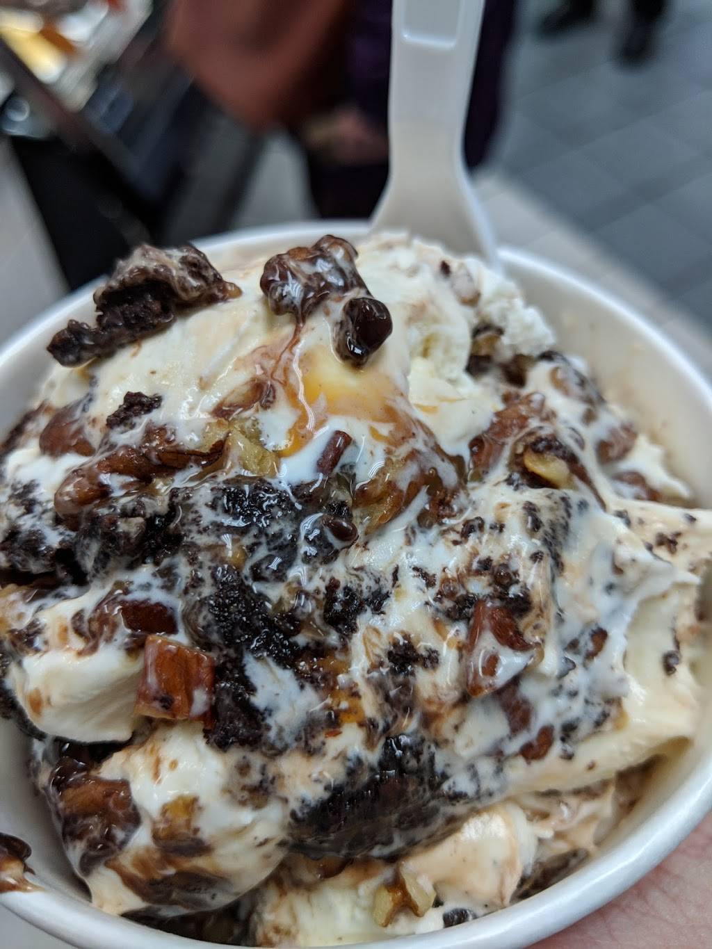 Cold Stone Creamery | bakery | 3822 W Newberry Rd Suite B, Gainesville, FL 32607, USA | 3522717437 OR +1 352-271-7437