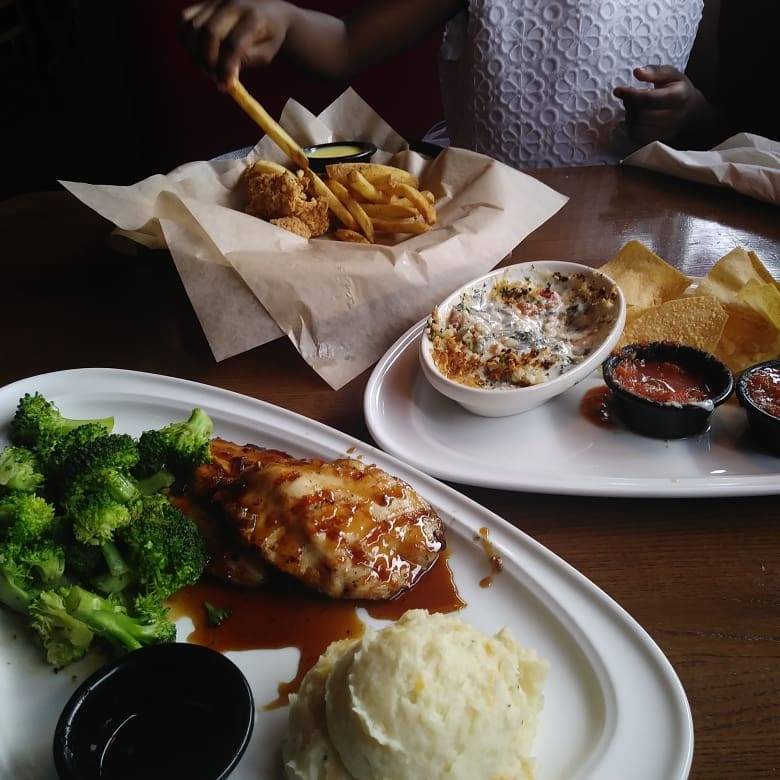 TGI Fridays | restaurant | 2435 Liberty Heights Ave, Baltimore, MD 21215, USA | 4107280394 OR +1 410-728-0394