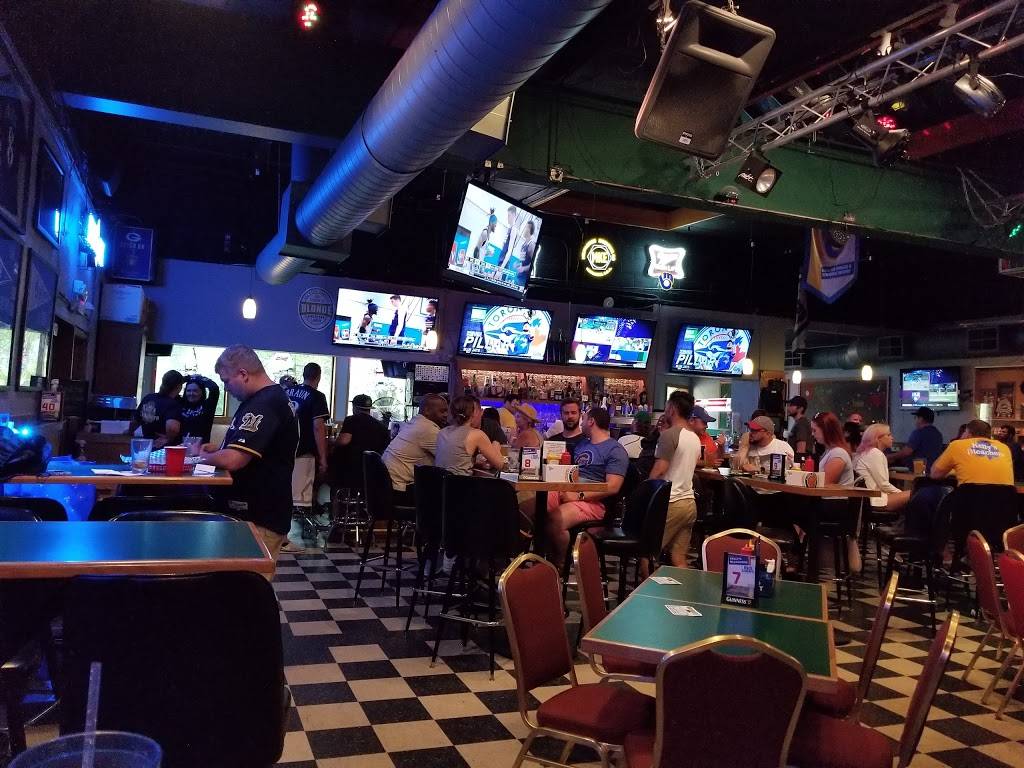 Kellys Bleachers | restaurant | 5218 W Bluemound Rd, Milwaukee, WI 53208, USA | 4142589837 OR +1 414-258-9837