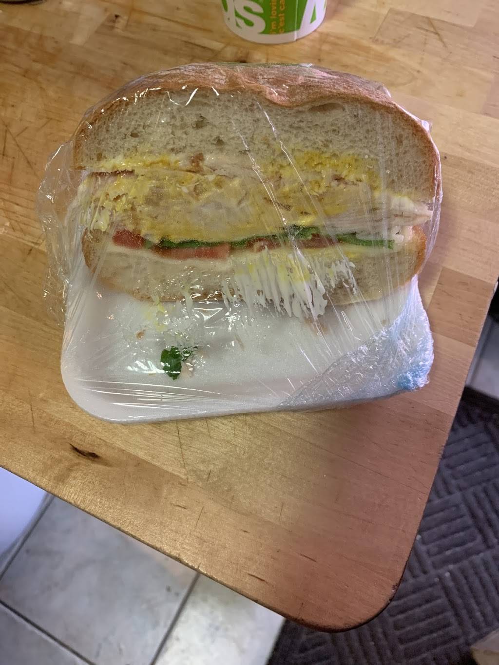 High Park Deli Express | restaurant | 1960 Bloor St W, Toronto, ON M6P 3K9, Canada | 4167693223 OR +1 416-769-3223