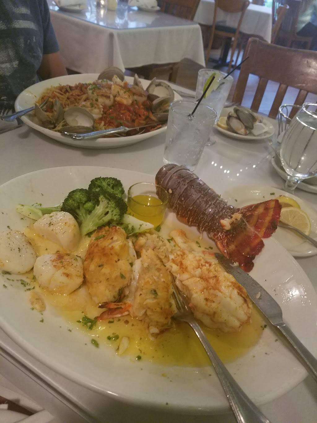 DeStefanos Olde Erie | restaurant | 7 W Main St, Middletown, NY 10940, USA | 8453443743 OR +1 845-344-3743