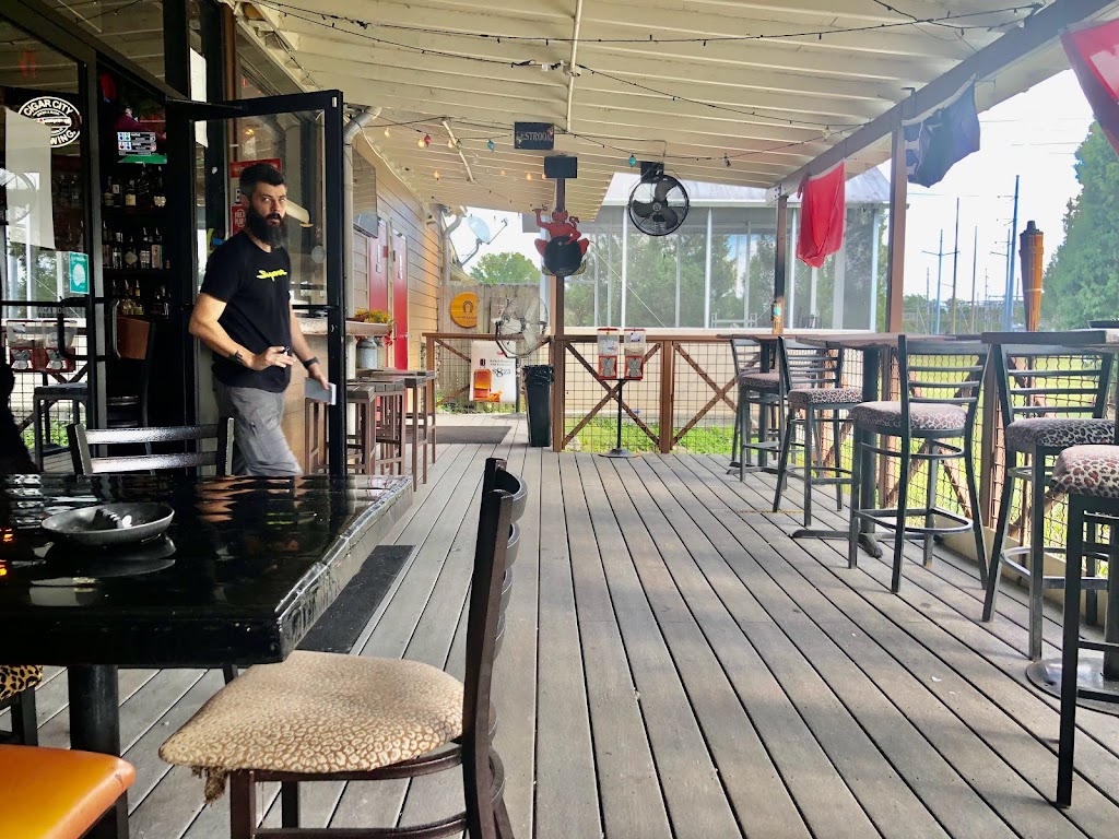 Red Star Live | restaurant | 9847 E Adamo Dr, Tampa, FL 33619, USA | 8138988506 OR +1 813-898-8506