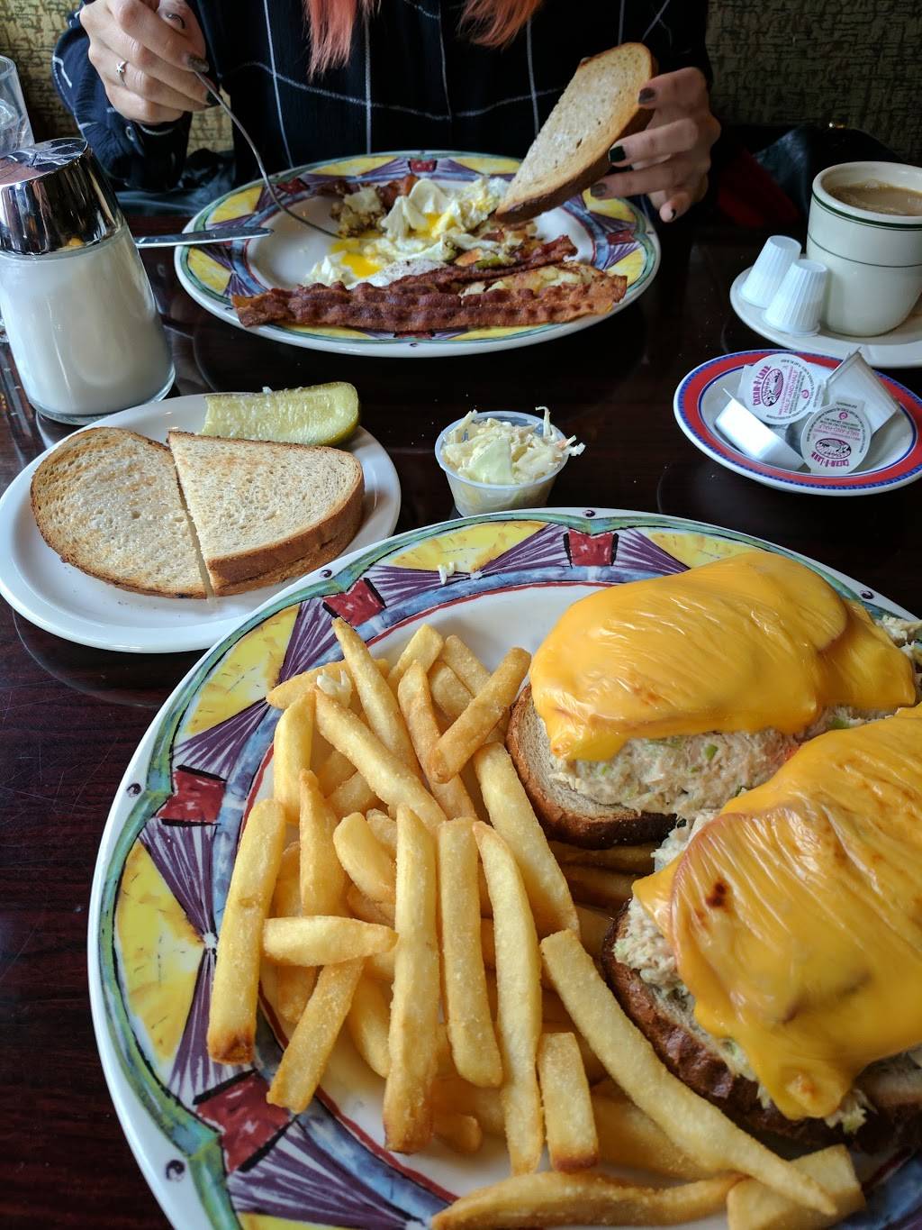 VIP Diner | restaurant | 175 Sip Ave, Jersey City, NJ 07306, USA | 2017921400 OR +1 201-792-1400