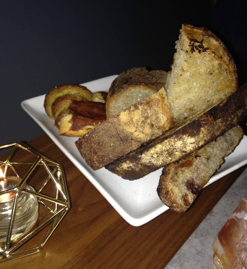 Onward Chicago | restaurant | 6580 N Sheridan Rd, Chicago, IL 60626, USA | 8728888776 OR +1 872-888-8776