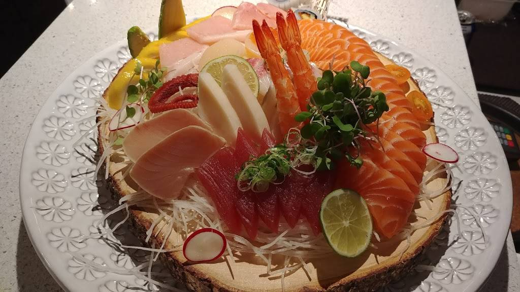 Rollian Sushi | restaurant | 660 Eglinton Ave E, East York, ON M4G 2K2, Canada | 4164894303 OR +1 416-489-4303