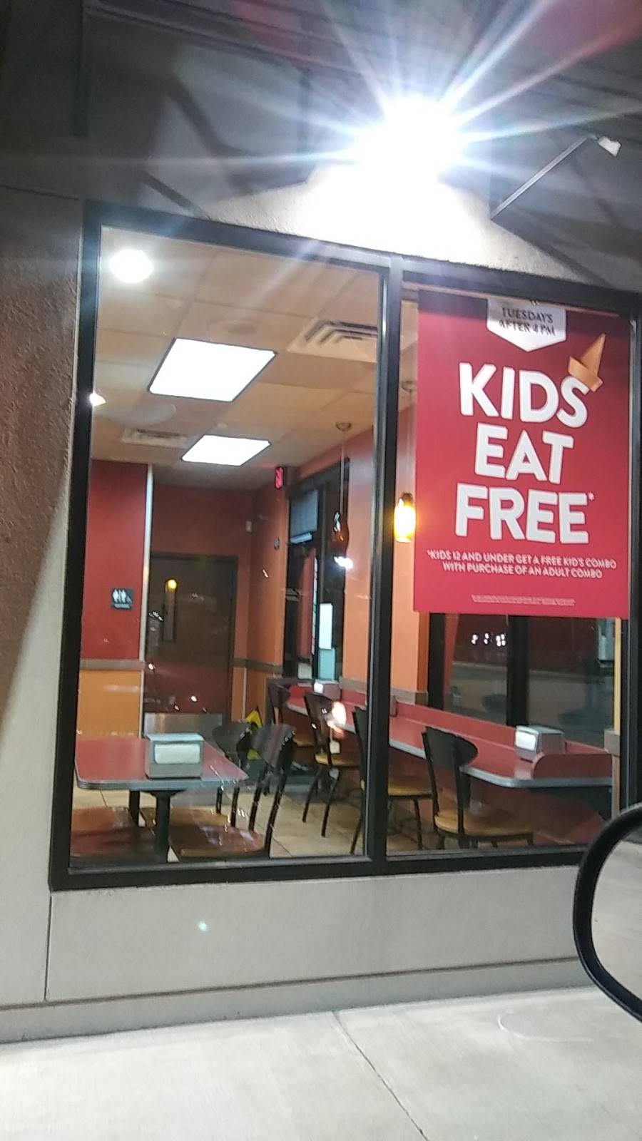 Jack in the Box | restaurant | 7045 Airline Dr, Houston, TX 77076, USA | 7136920555 OR +1 713-692-0555