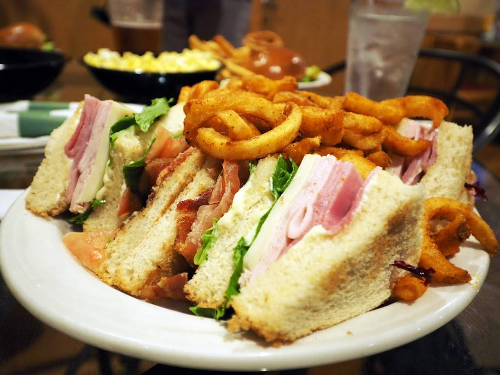 Curlys Bar & Grill | restaurant | 7880 Mackinaw Trail, Cadillac, MI 49601, USA | 2317759947 OR +1 231-775-9947