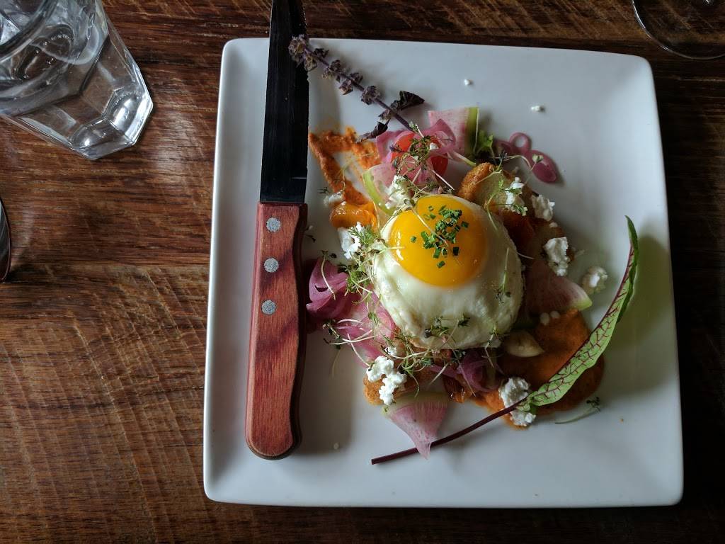 DeVine Wine & Grill | restaurant | 15 Alafaya Woods Blvd #117, Oviedo, FL 32765, USA | 4073595016 OR +1 407-359-5016