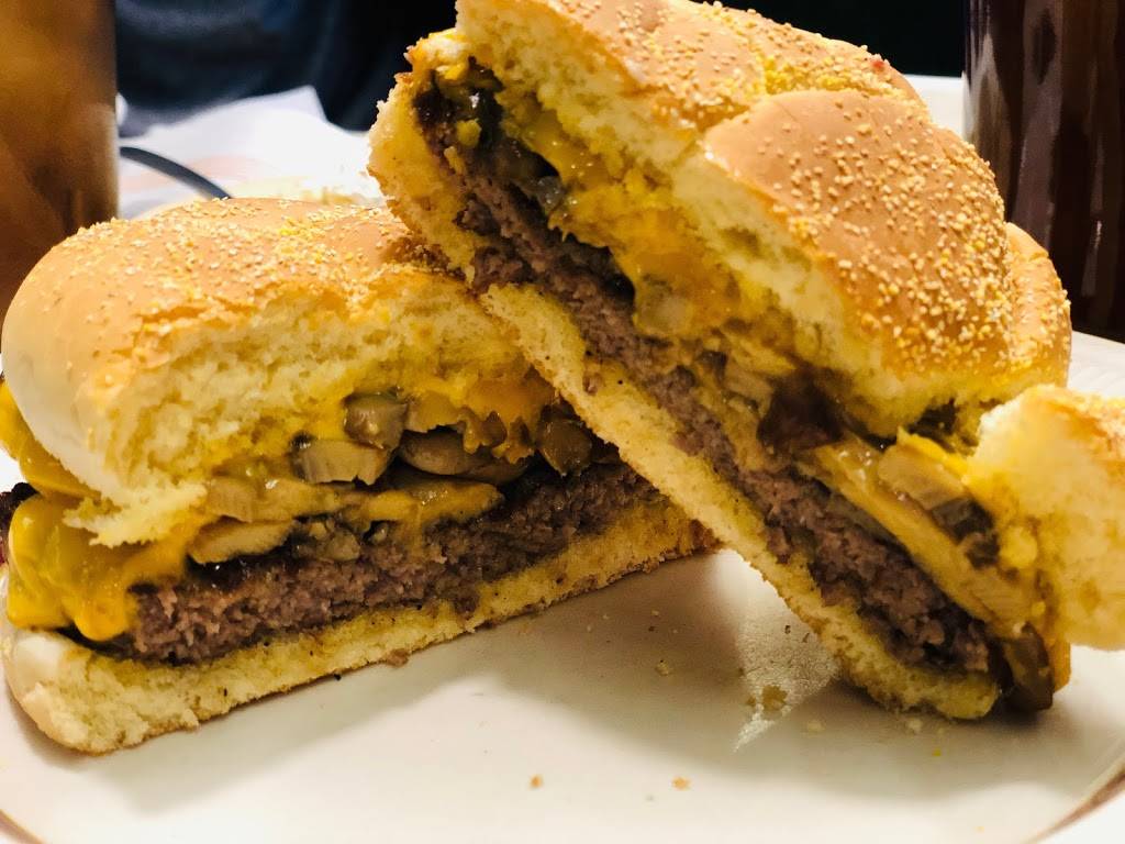 Hometown Family Restaurant | restaurant | 1400 Marinette Ave, Marinette, WI 54143, USA | 7157353640 OR +1 715-735-3640