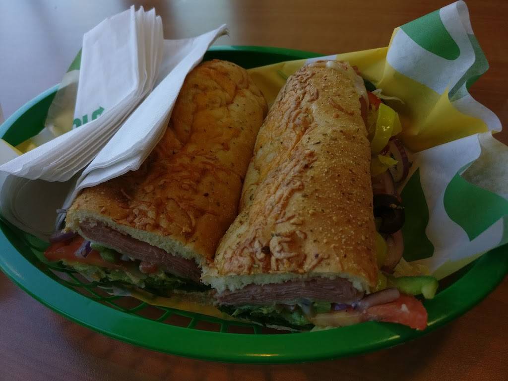 Subway Restaurants | restaurant | 121 E Main St, Grand Prairie, TX 75050, USA | 9726427501 OR +1 972-642-7501