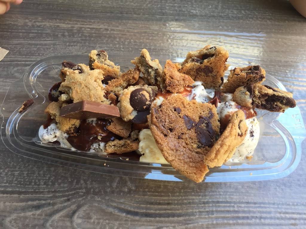 Ghirardelli Soda Fountain & Chocolate Shop (Disneyland) | restaurant | 1313 Disneyland Dr, Anaheim, CA 92802, USA | 7145330052 OR +1 714-533-0052