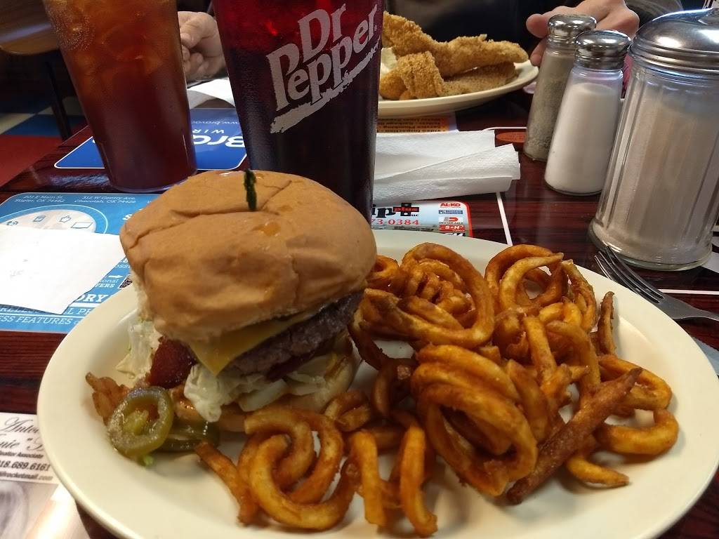 69 Diner | restaurant | 722 N Broadway St, Checotah, OK 74426, USA | 9184735144 OR +1 918-473-5144