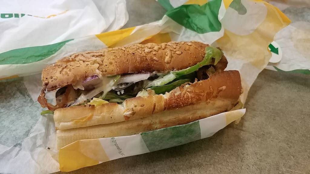 Subway | restaurant | 3431 Boulevard Sainte-Anne, Québec, QC G1E 3L4, Canada | 4188219377 OR +1 418-821-9377