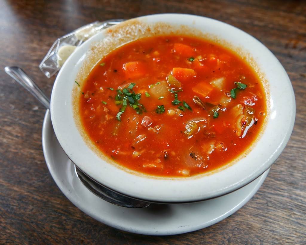 The Dock Bar & Grill | restaurant | 482 W Lake Dr, Montauk, NY 11954, USA | 6316689778 OR +1 631-668-9778