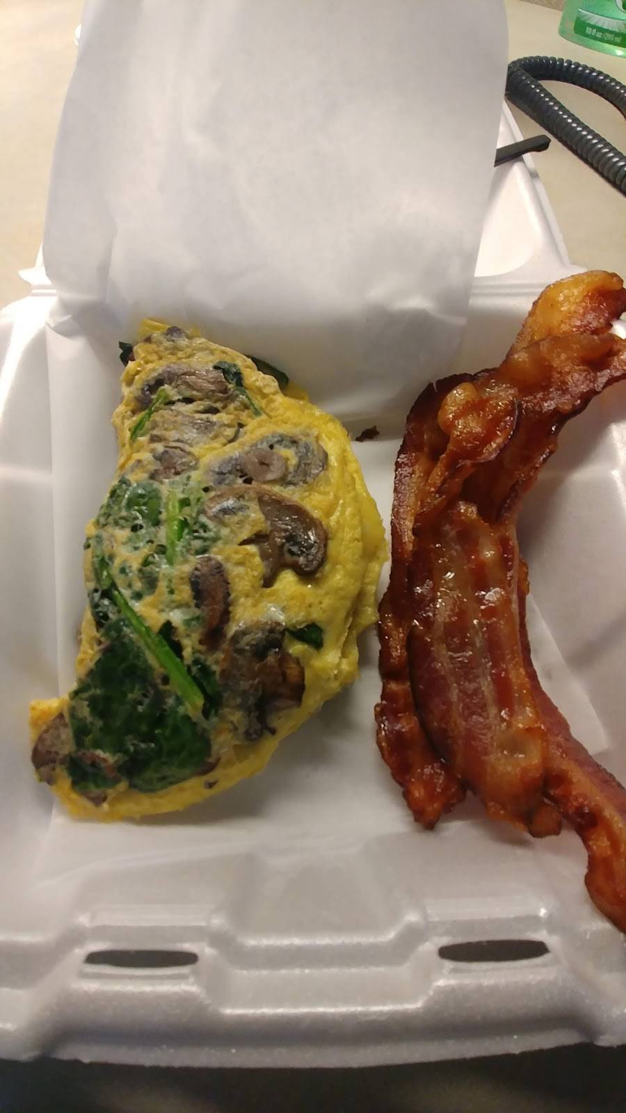 Ellipse Cafe | restaurant | 6100 Oak Tree Blvd, Independence, OH 44131, USA | 2166422350 OR +1 216-642-2350